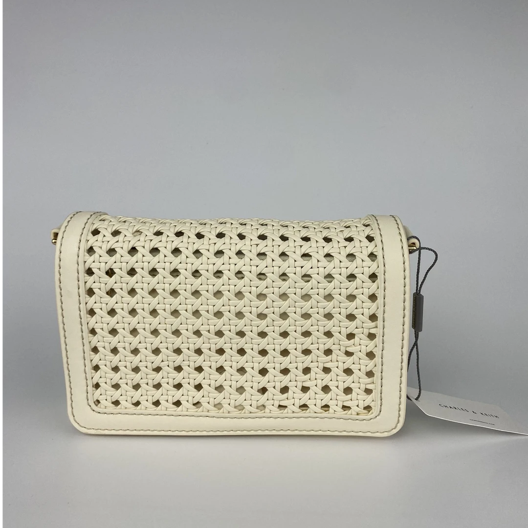 99新 CHARLES & KEITH 闲置未使用小CK单肩包CK2-20781771【舟舟】