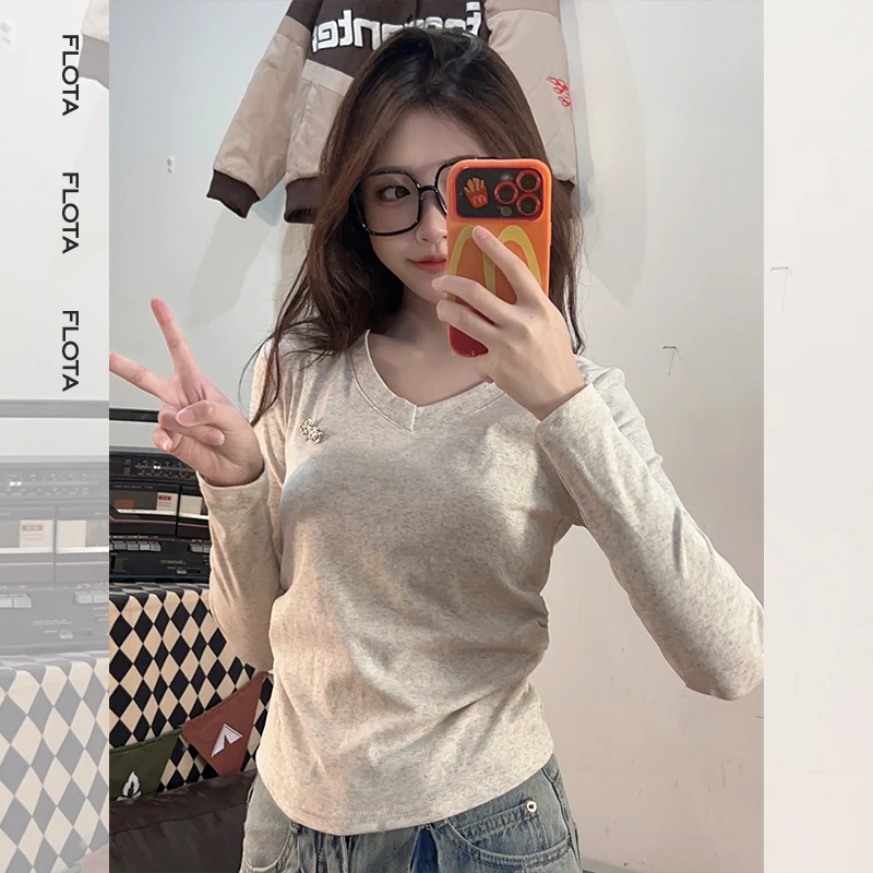 【flota】新款V领立体字母装饰长袖T恤女显瘦内搭外穿百搭上衣7856