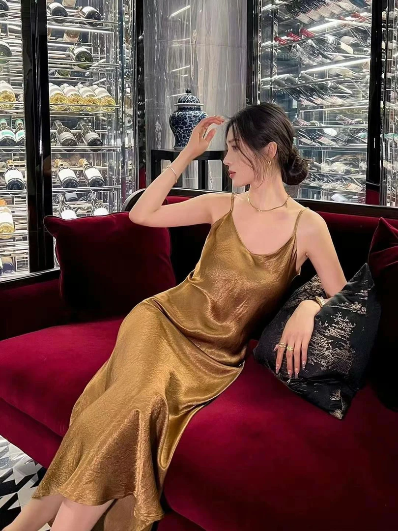 高端醋酸缎面法式吊带连衣裙女2024夏季新款轻奢修身裙子欧货显瘦