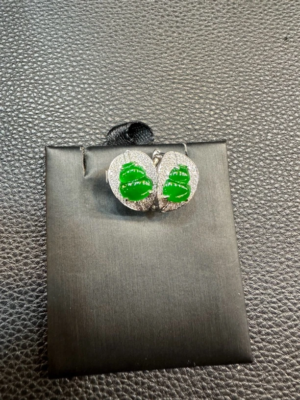 18 K金镶嵌缅甸翡翠胡芦耳包