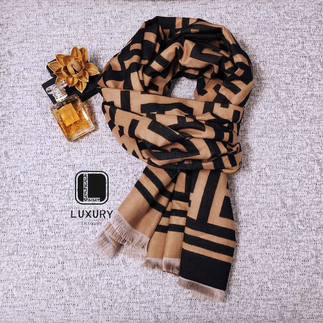 经典百搭黑金色老花长款围巾