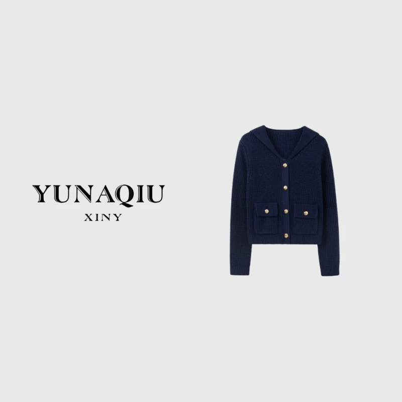 YUNAQIU-3034时尚休闲女士藏蓝色海军风金属扣双口袋款式针织外套