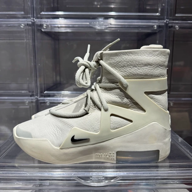 95新  40码 充新 无盒 Fog白灰 麂皮