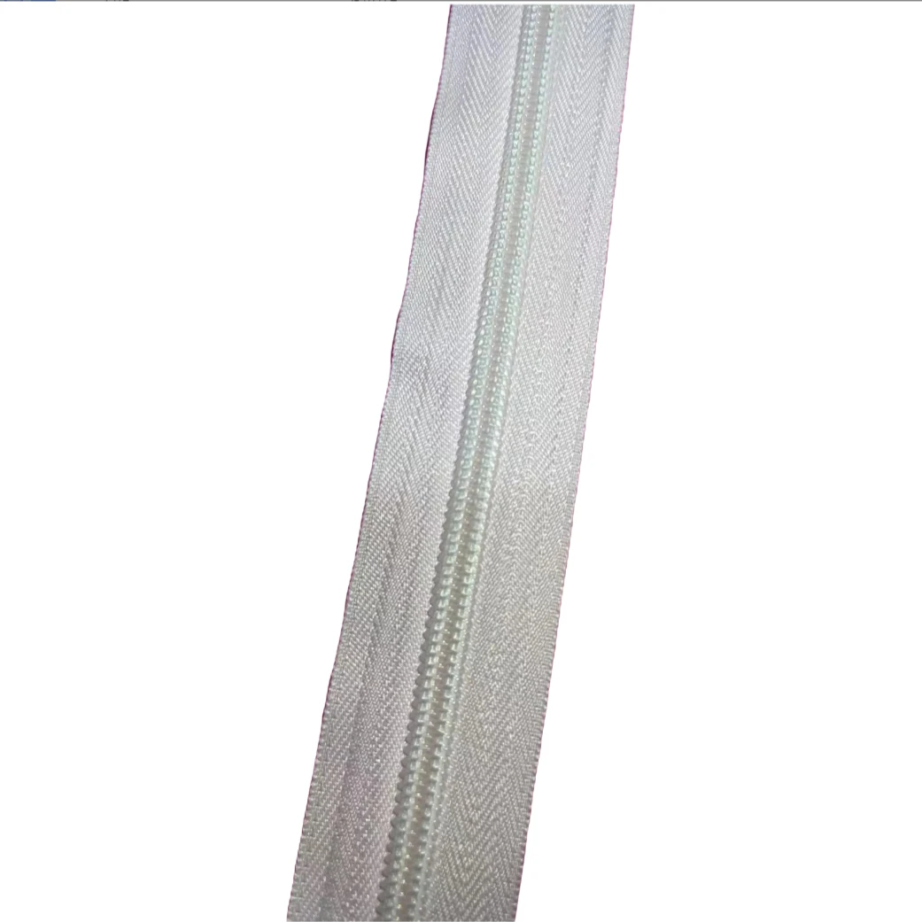 窗帘，抱枕拉链，粗200码和细400码，拉链头2400左右一包