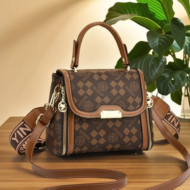 品牌印花小方包2025新款潮冬季百搭手提小包时尚高级感单肩斜挎包