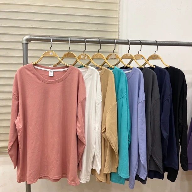 春秋长袖t恤情侣宽松圆领打底衫潮纯色大码百搭