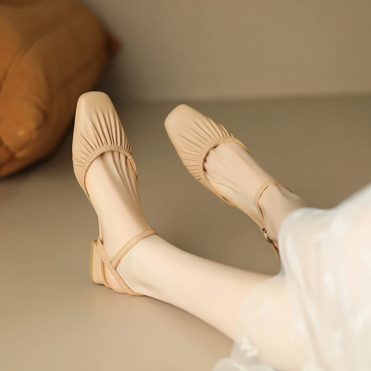 时装凉鞋2024年春夏季韩版粗跟纯色真皮手工气质低跟包头拉皱女鞋