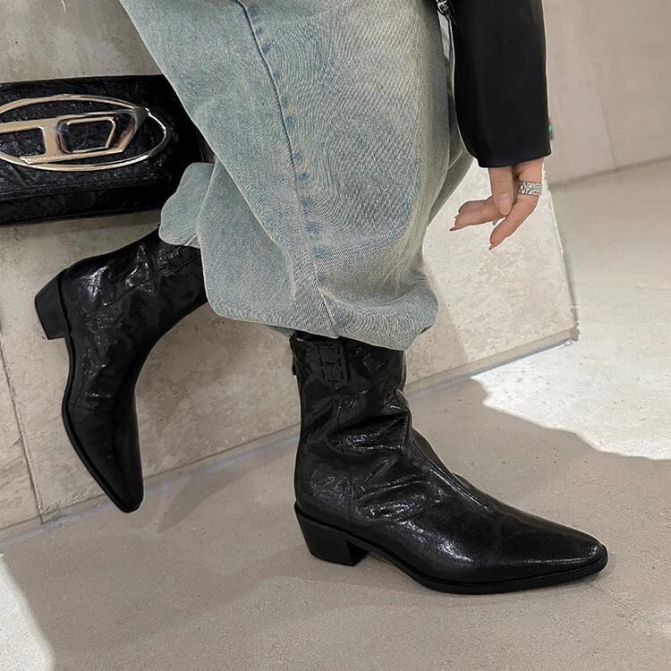 2024手工捏褶真皮尖头复古做旧短靴粗跟V口时尚百搭西部牛仔靴女