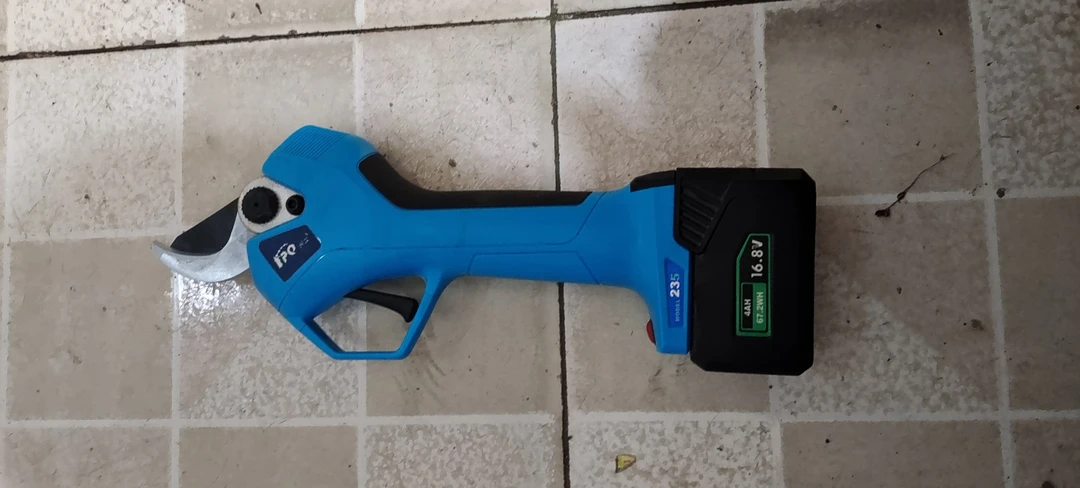 兴立F235电动剪刀，高性能，剪切频率快，不加皮。