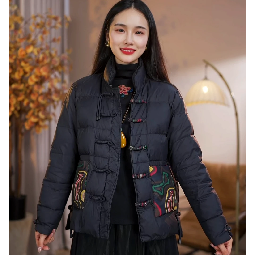 引卷立领短款盘扣民族风白鸭绒保暖舒适御寒羽绒服有效修饰身形