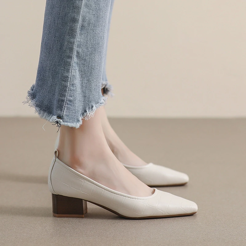 新款春秋季尖头单鞋浅口女粗跟低跟百搭软底气质豆豆鞋大码