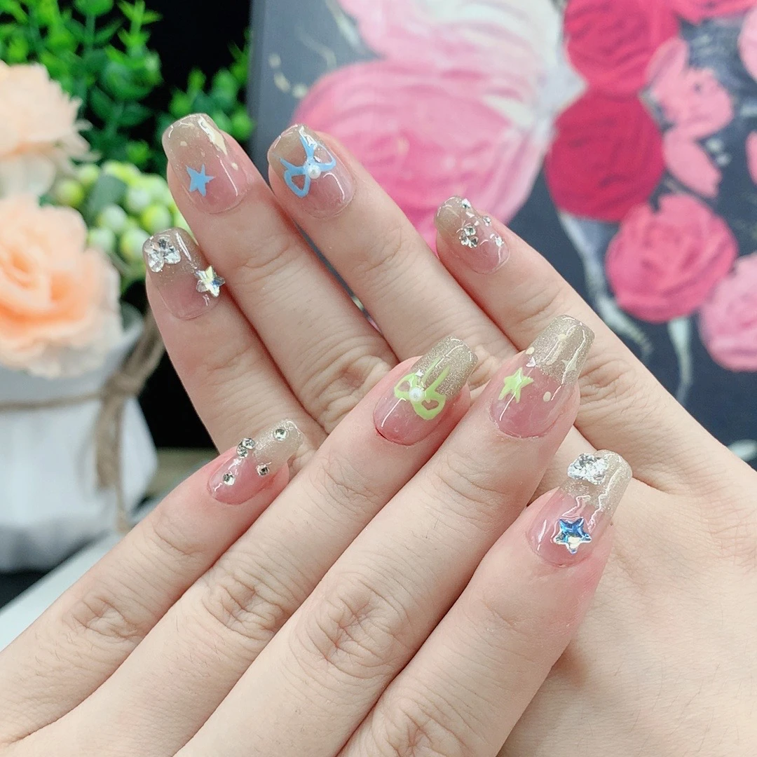 纯手工手绘蝴蝶结爆闪渐变小钻爆闪珍珠星星可拆卸穿戴甲