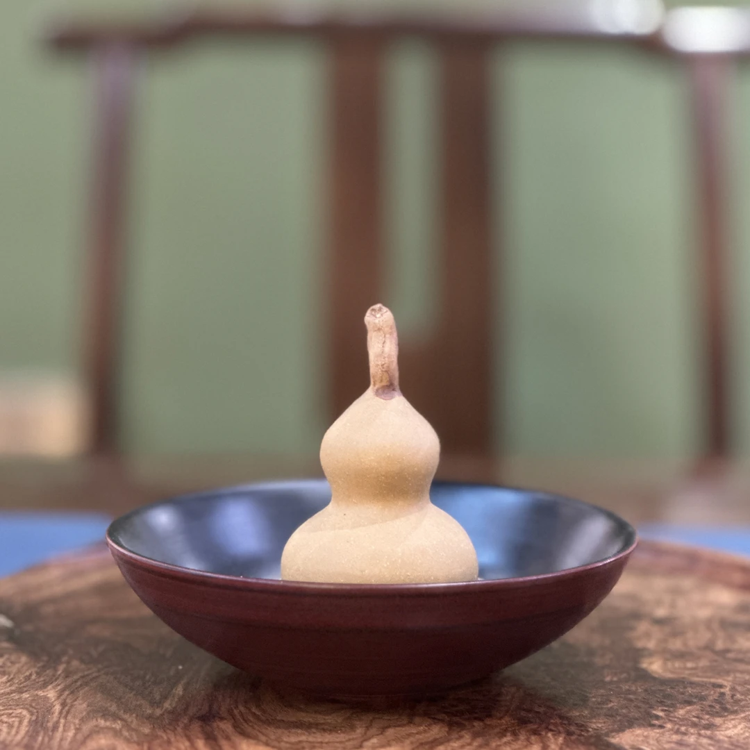 宜兴紫砂原矿段泥手工制作葫芦茶宠