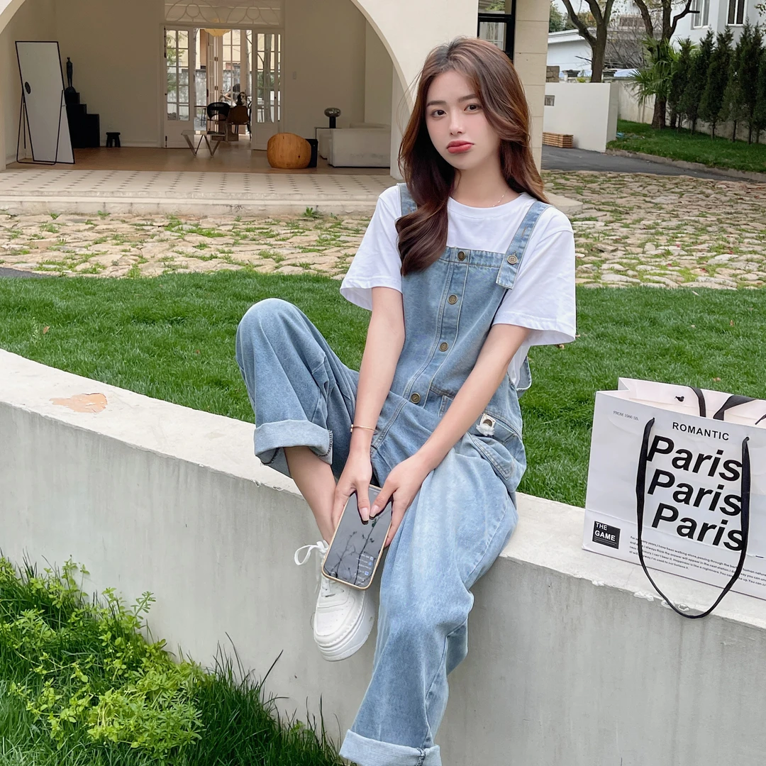 网红牛仔背带裤套装女夏2025新款独特设计感T恤上衣阔腿裤两件套