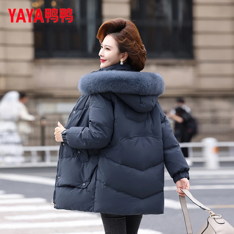YAYA/鸭鸭中老年羽绒服洋气2023新款妈妈装冬季狐狸毛领连帽外套