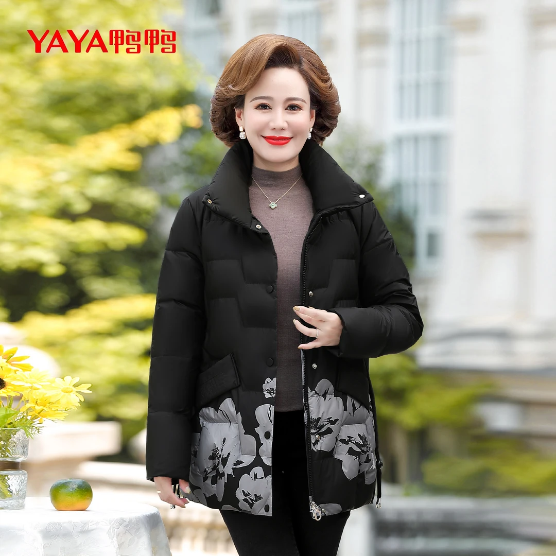 YAYA/鸭鸭妈妈装冬季立领宽松黑色厚款中老年时尚羽绒服外套保暖
