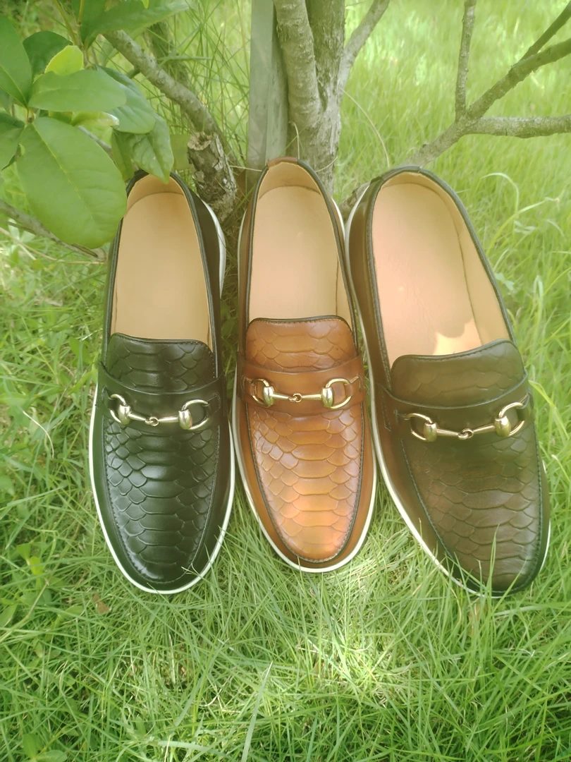 简约时尚芭莎风真皮男装滑板鞋优雅与个性化相结合