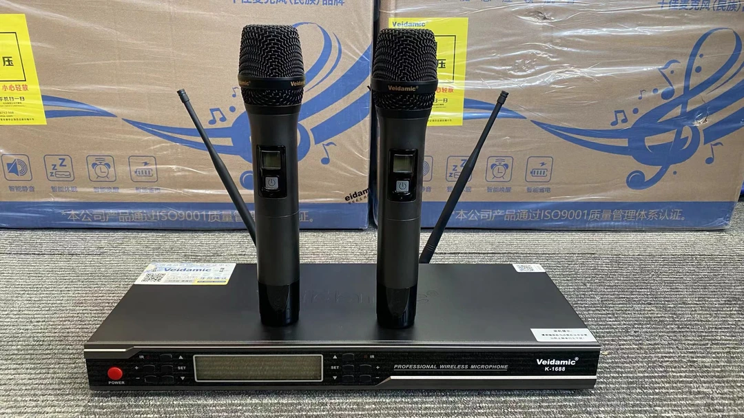 未使用  全新威达K-68 一拖二KTV无线话筒麦克风一套运费自理