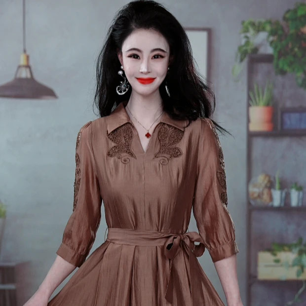 时尚气质镂空刺绣洋气减龄连衣裙M-4XL