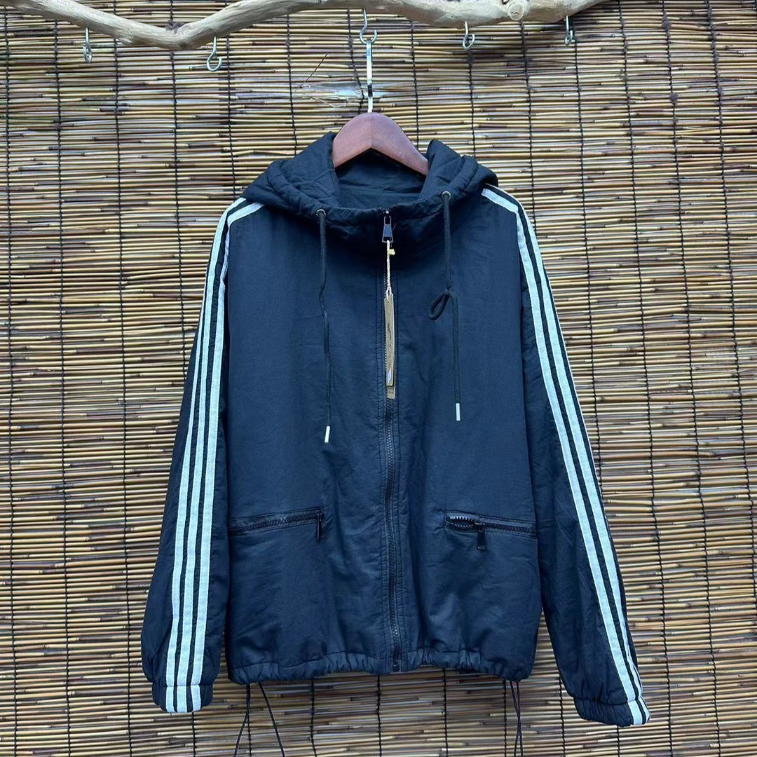 HY     8022袖子拼条连帽拉链口袋外套