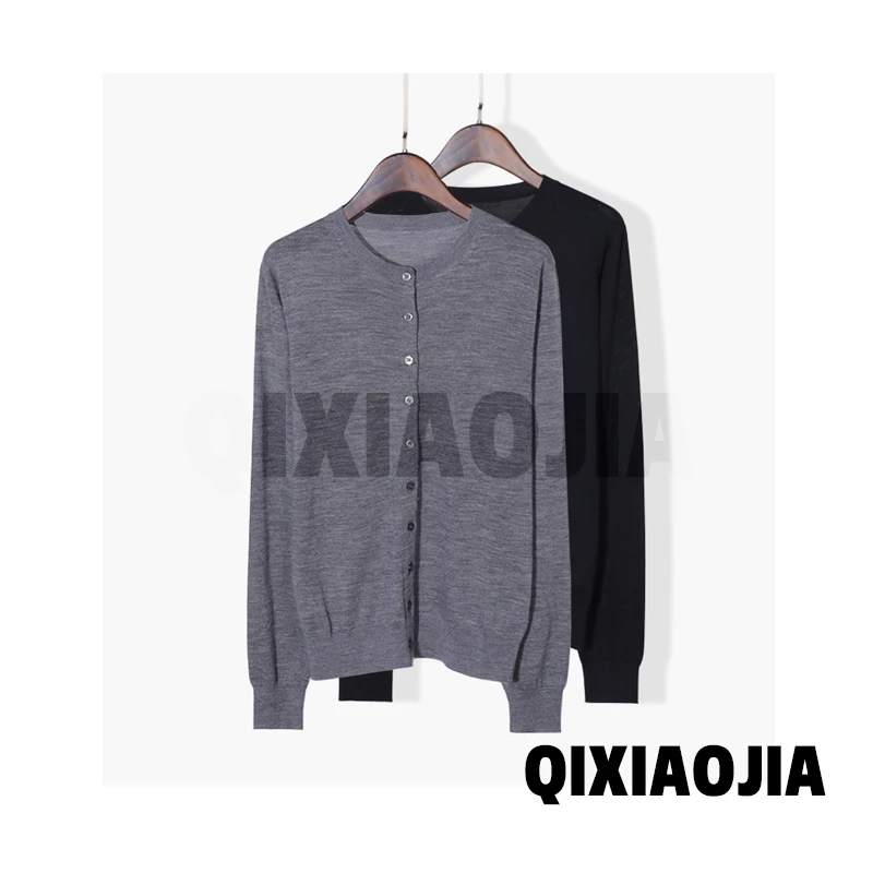 徽标装饰压纹美利奴羊毛针织开衫休闲百搭长袖毛衣