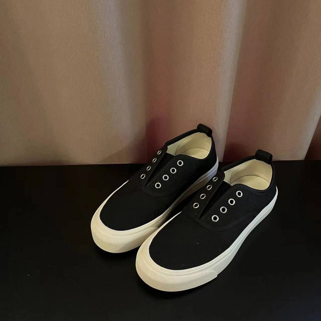 【AiAi】极简帆布鞋  一脚蹬圆头低帮平底帆布鞋（7205A-102）