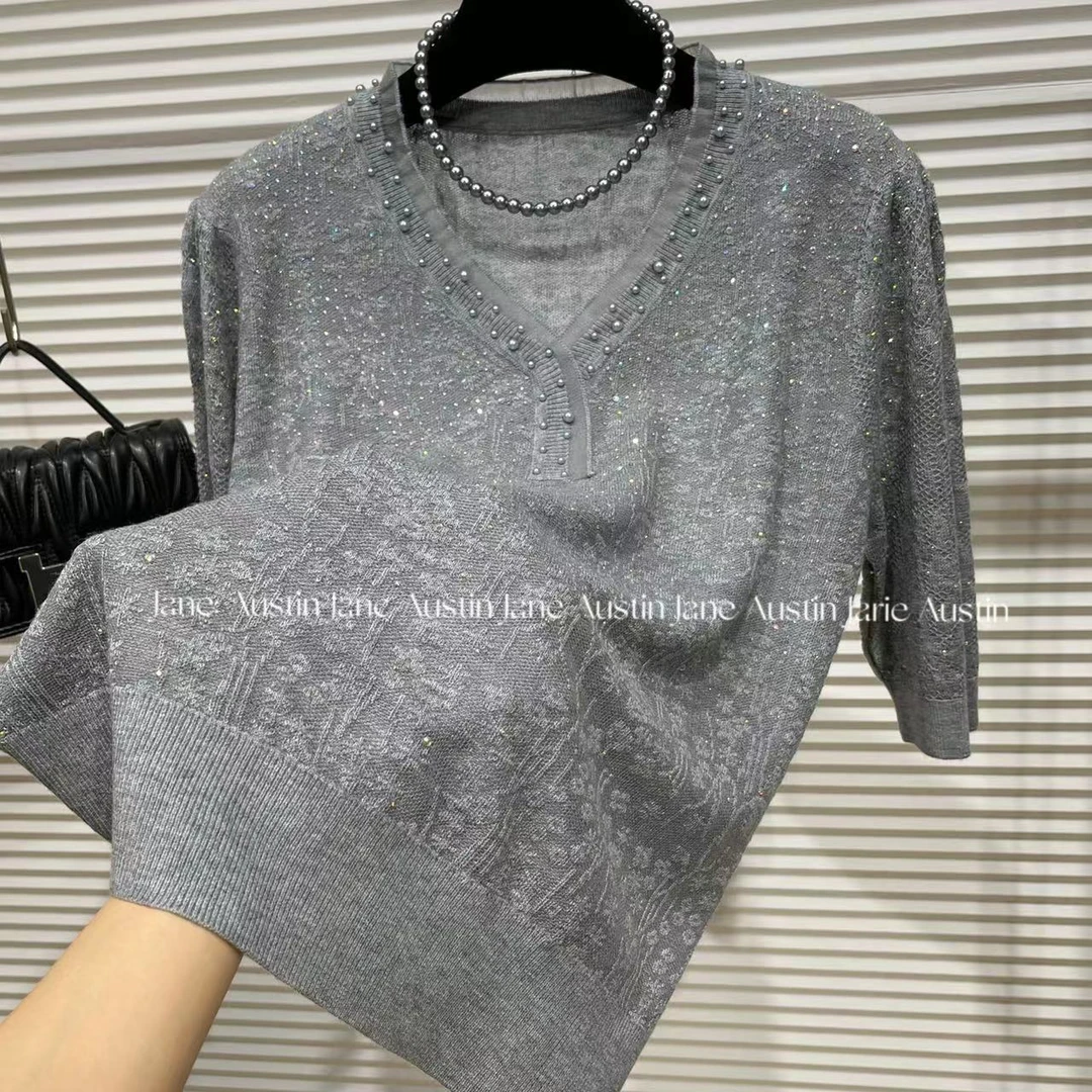 Jane Austin •（挪威恋人）2024春夏时尚百搭设计师款V领小衫毛衣女