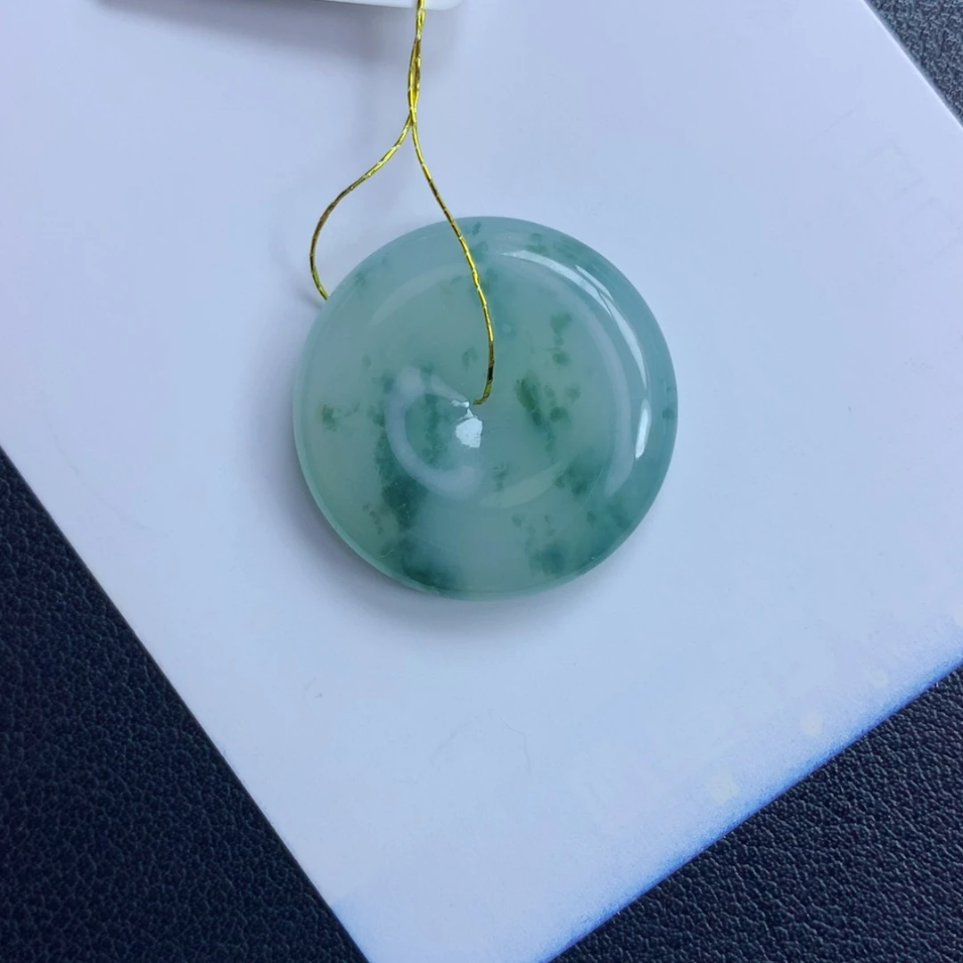 翡翠颈饰未镶嵌平安扣