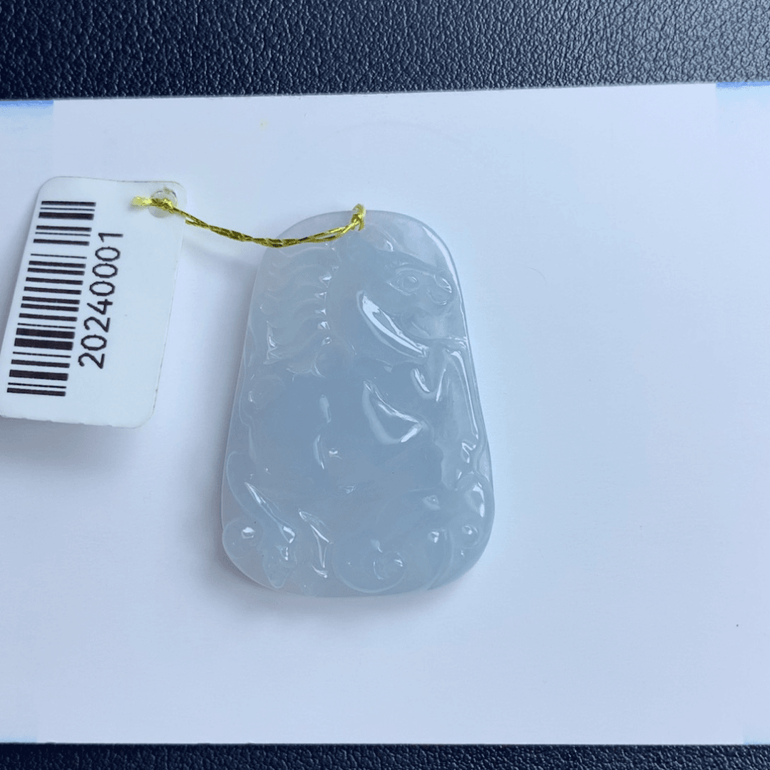 翡翠颈饰未镶嵌马牌