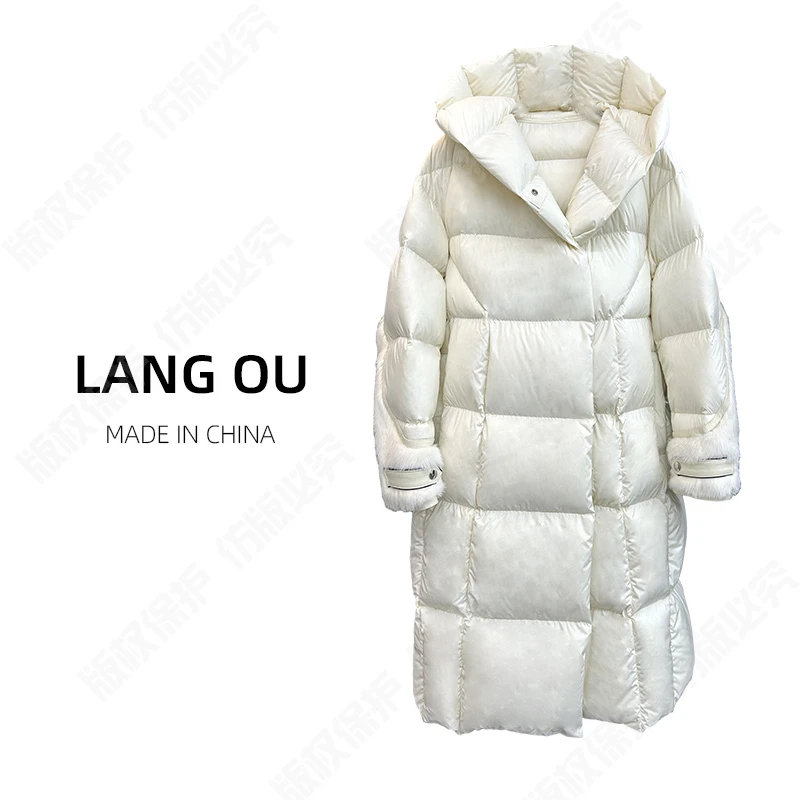 【LANGOU】2023新款95白鹅绒服女时尚水貂袖拼接连帽加厚羽绒服3561