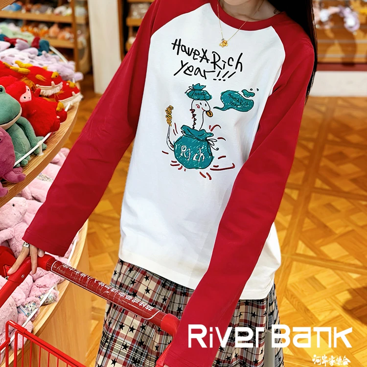 河岸家买手店设计师OooFYang圣诞新年插肩袖钱袋蛇T恤女24冬