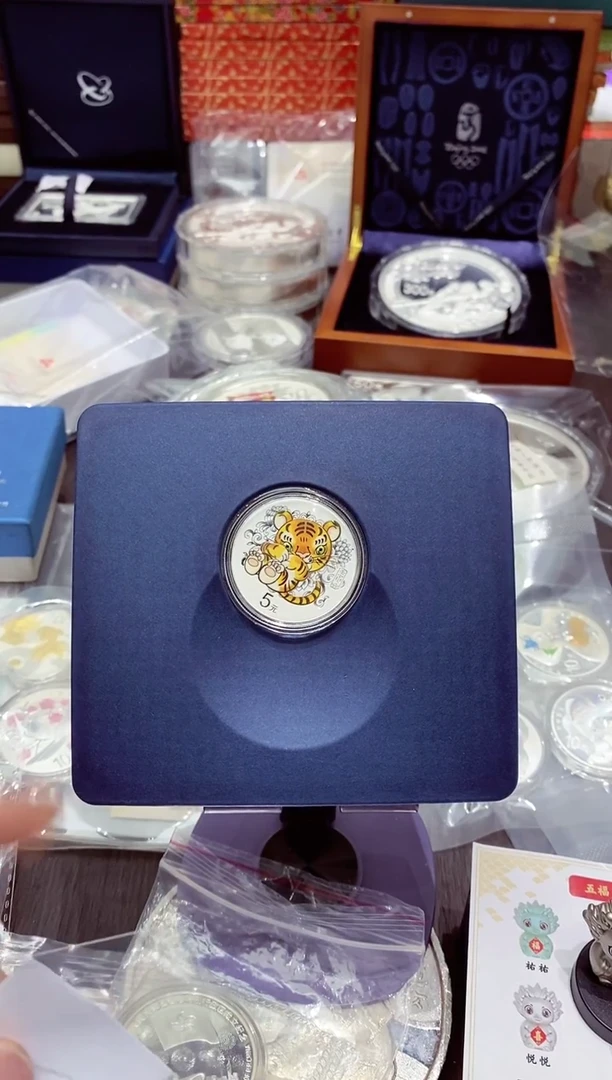 【闪购商品】银21-22年15克彩银虎带证盒
