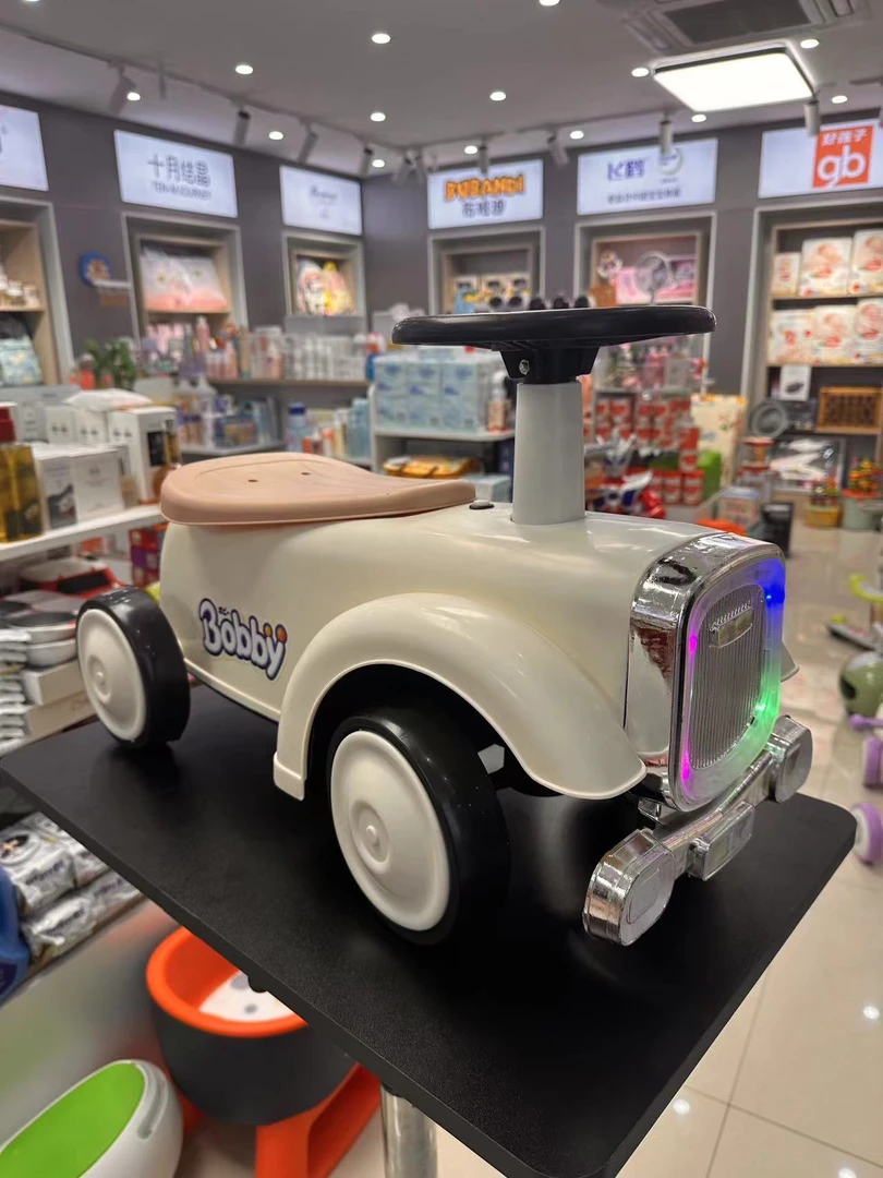 儿童滑行四轮老爷车带灯光音乐防侧翻