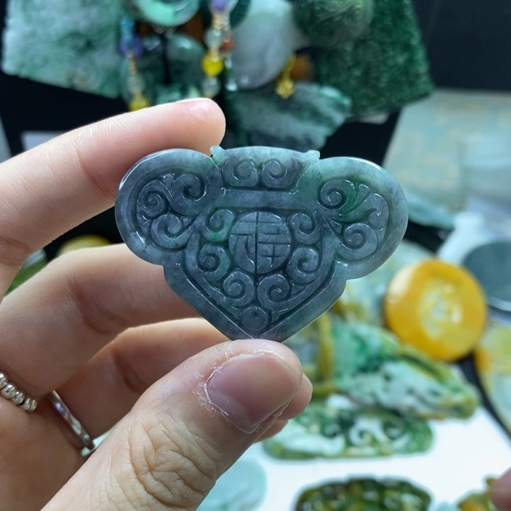 翡翠颈饰未镶嵌吊坠