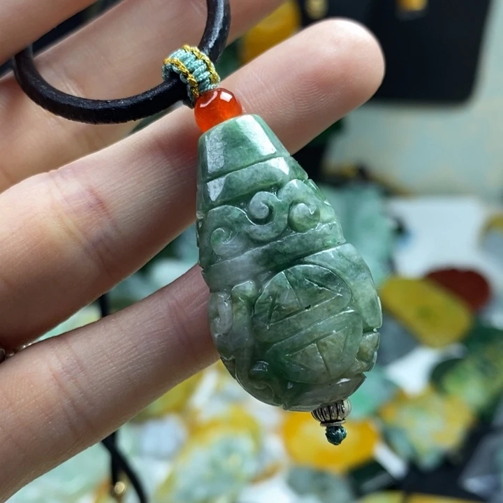 翡翠颈饰未镶嵌吊坠