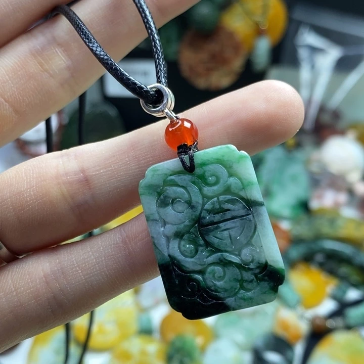 翡翠颈饰未镶嵌吊坠