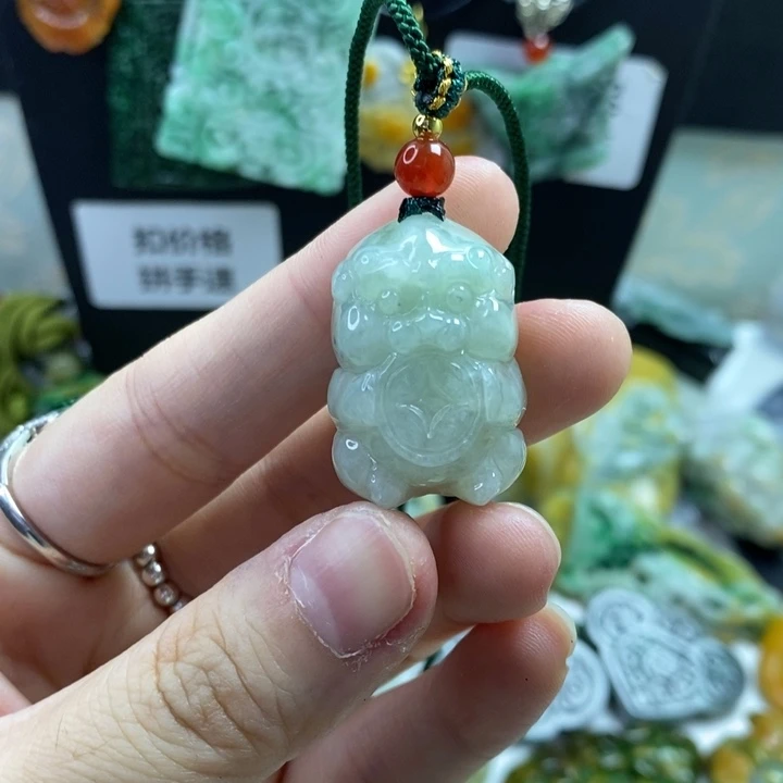 翡翠颈饰未镶嵌吊坠