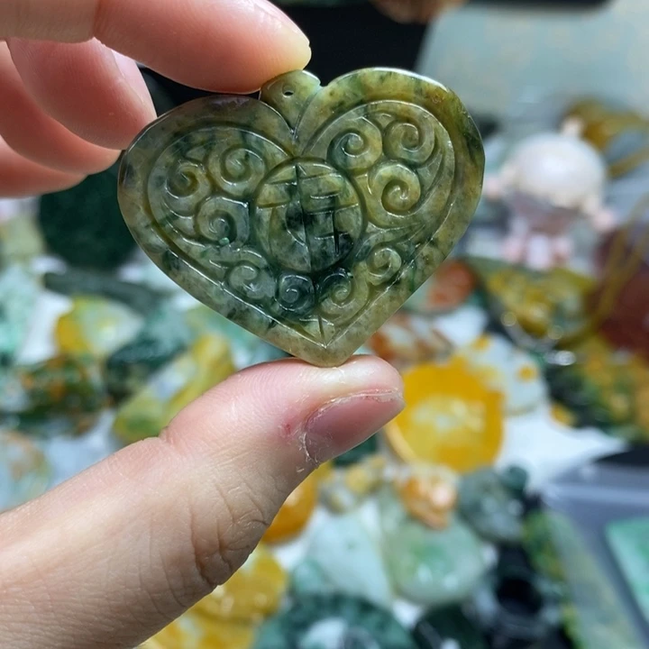 翡翠颈饰未镶嵌吊坠