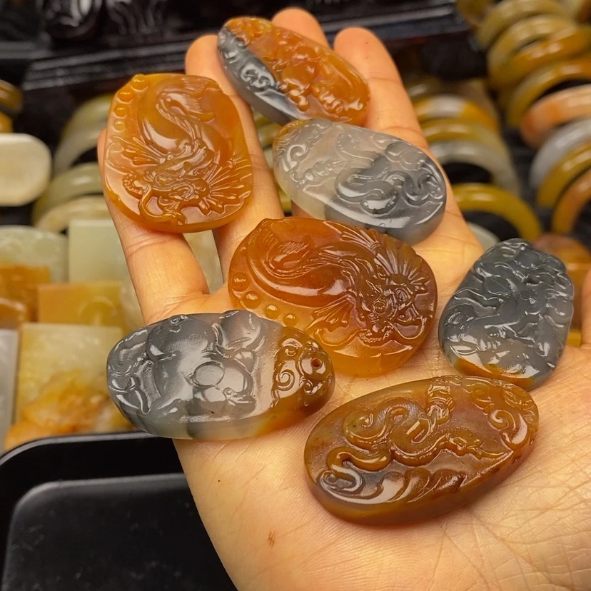【闪购商品】石英质玉(黄龙玉)颈饰未镶嵌