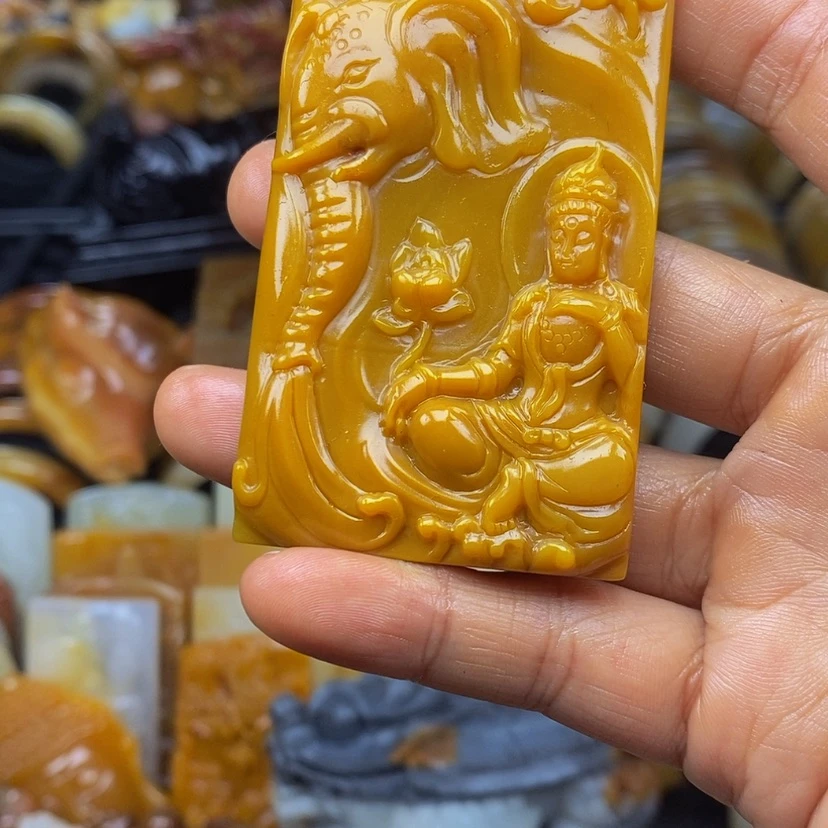【闪购商品】石英质玉(黄龙玉)颈饰未镶嵌