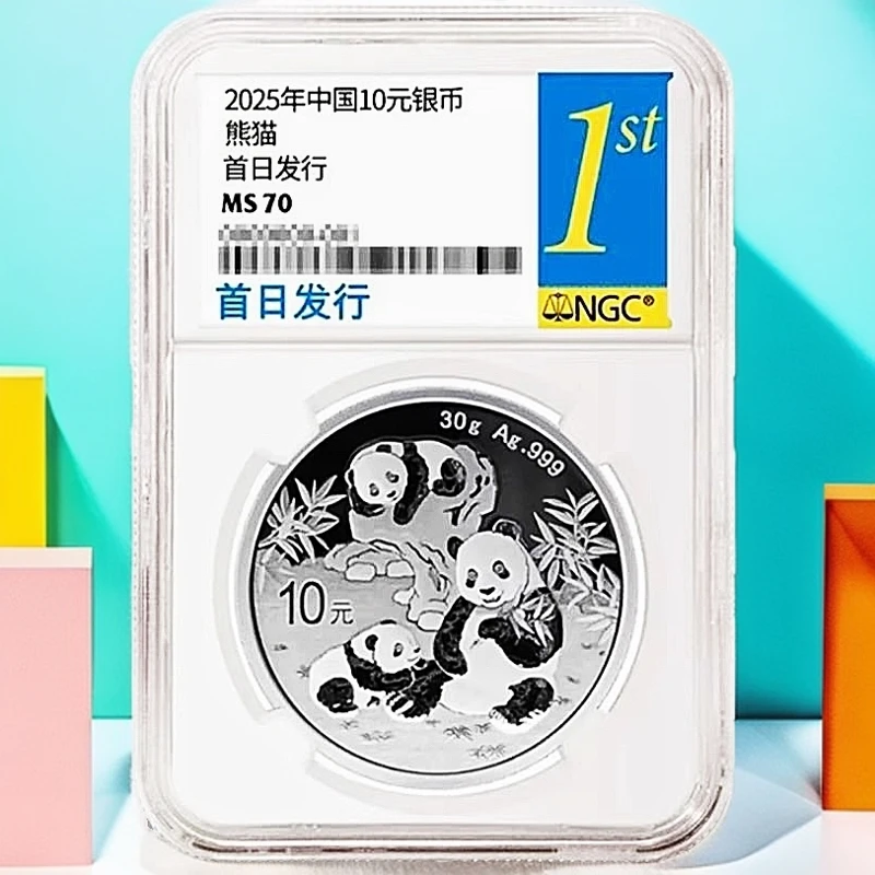 2025年《熊猫银币》NGC首日蓝金标70分面值10元重量30克999纯银币