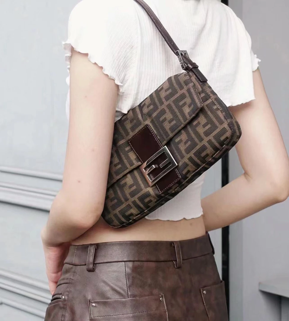 95新 FENDI/芬迪 Fendi/经典小号法棍包/5999
