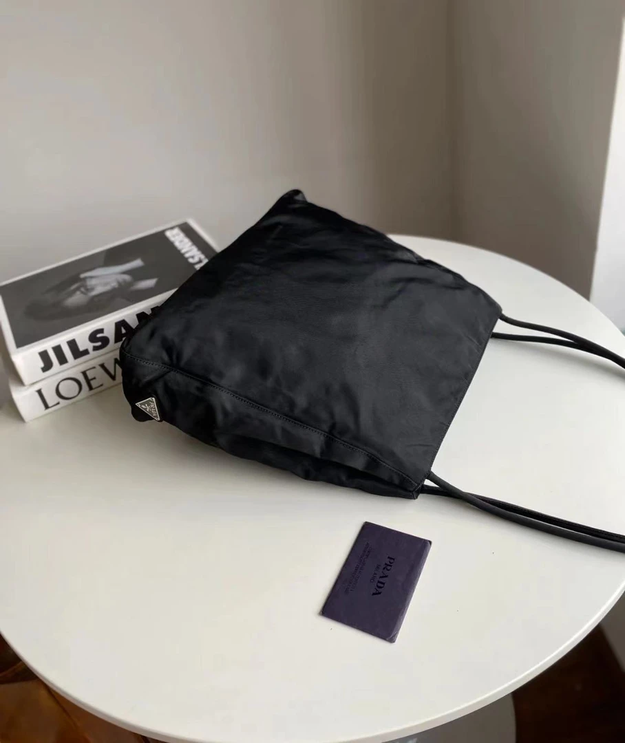 95新 Prada/普拉达 prada/侧标单肩包/2499