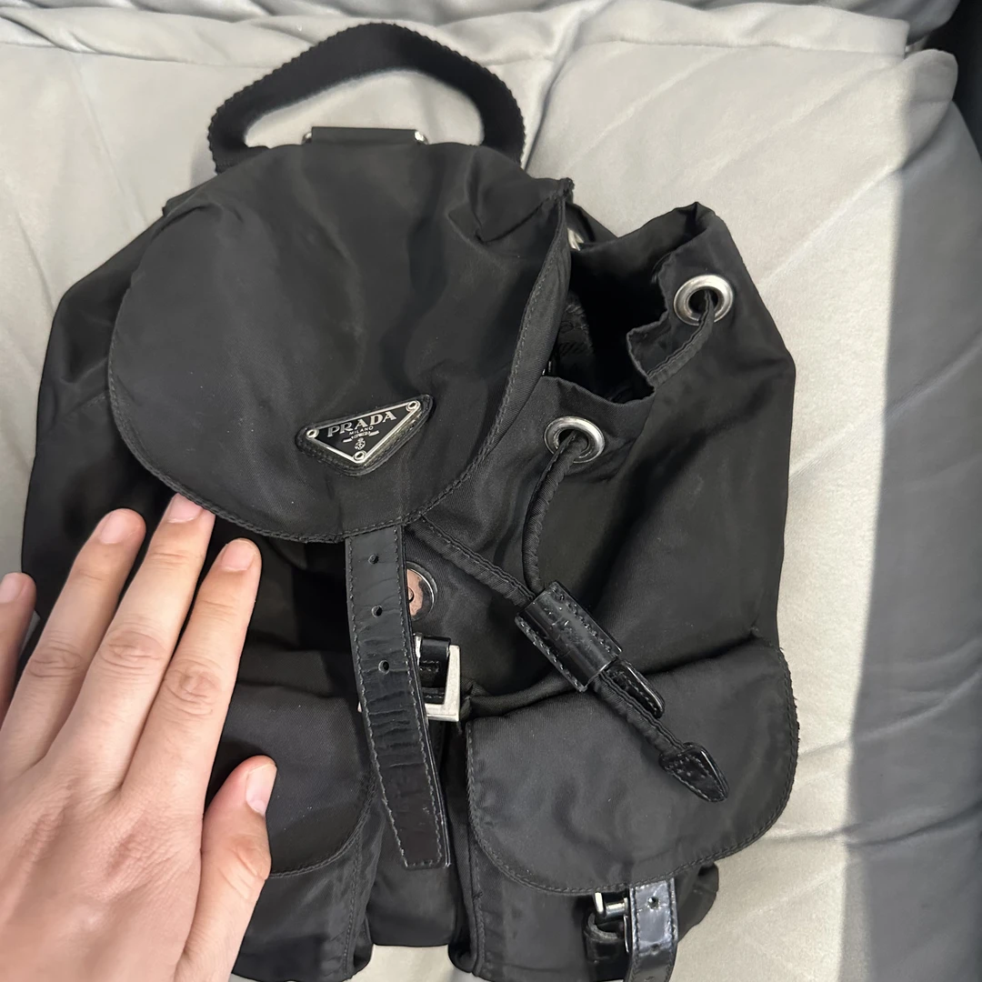 95新 普拉达双肩包中号