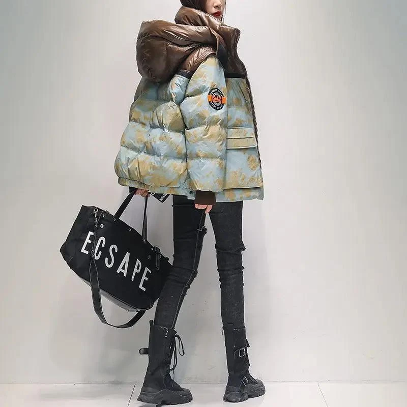 反季新款女士短款羽绒服2023年韩版迷彩工装拼色连帽显瘦冬外套潮