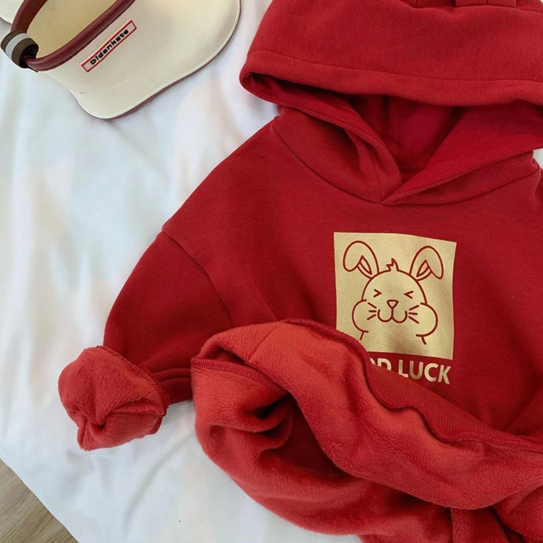 优选儿童兔年喜庆过年服男女2023新款小童连帽卫衣新年宝宝红色拜