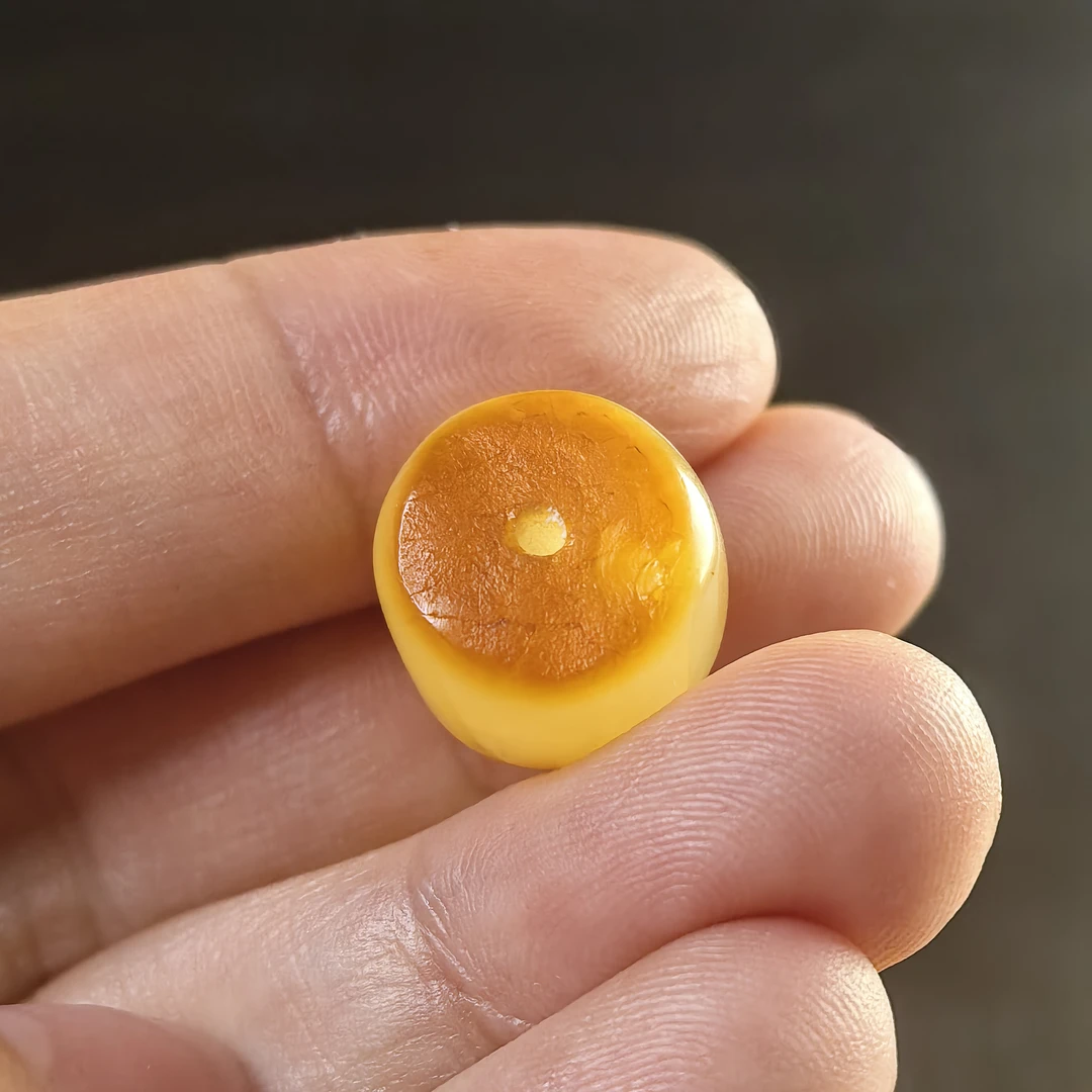 天然琥珀蜜蜡双面留皮墩子