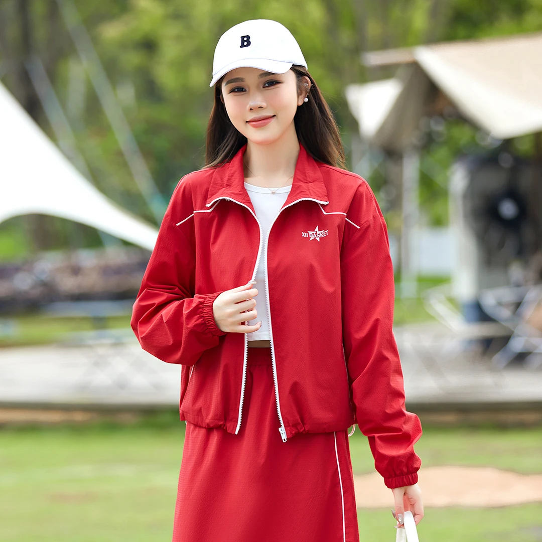 十二篮专选25春秋新款酒红色显瘦舒适宽松休闲时尚外套7C65110200