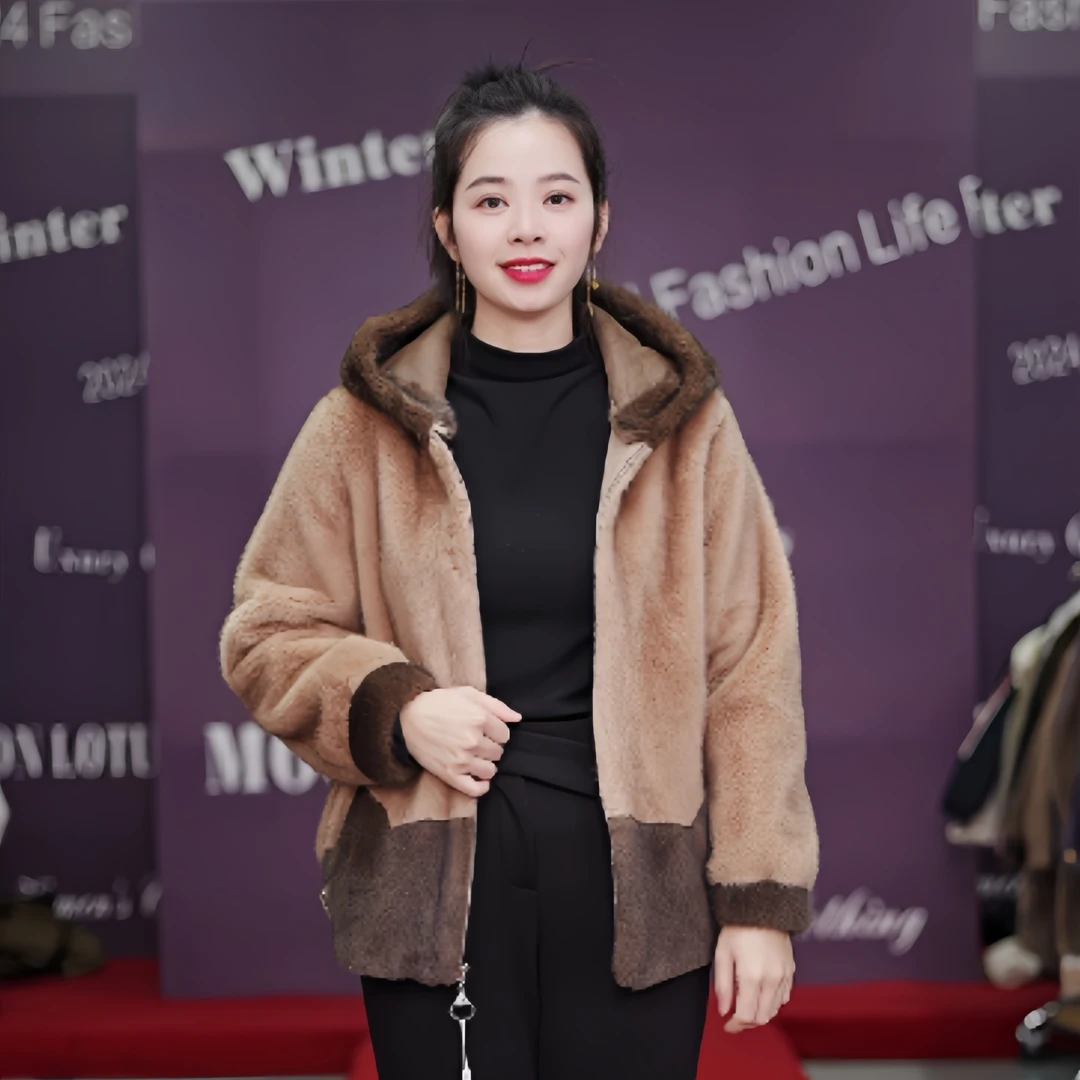 1148 海宁高端时尚冬季女士短款设计师款连帽休闲外套