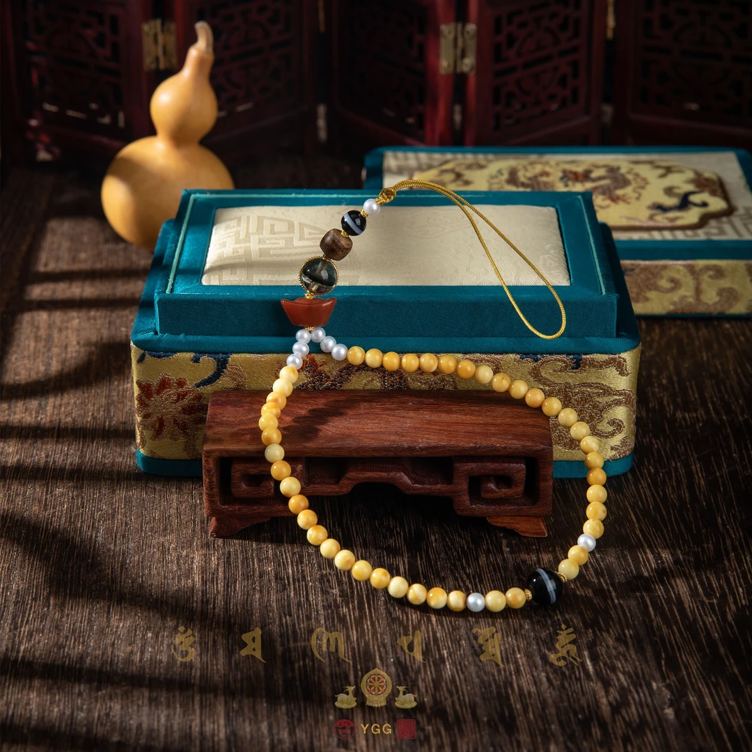 员格格FDS0901/18K金/蜜蜡挂件/南红元宝（多样性发）